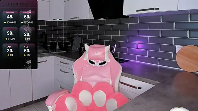 ShaiyaMinn3 online show from April 13, 2026, 5:07 pm