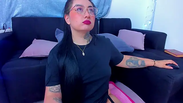 Curvybaddie99 online show from November 6, 2025, 2:34 am