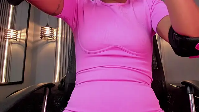 Snapshot of alahia_betancurx chatting on November 13, 2025, 12:26 pm alahia betancurx online show from November 13, 2025, 12:26 pm