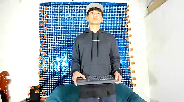 Snapshot of Maxxi_hot23 chatting on February 26, 2025, 1:43 am Maxxi hot23 online show from February 26, 2025, 1:43 am