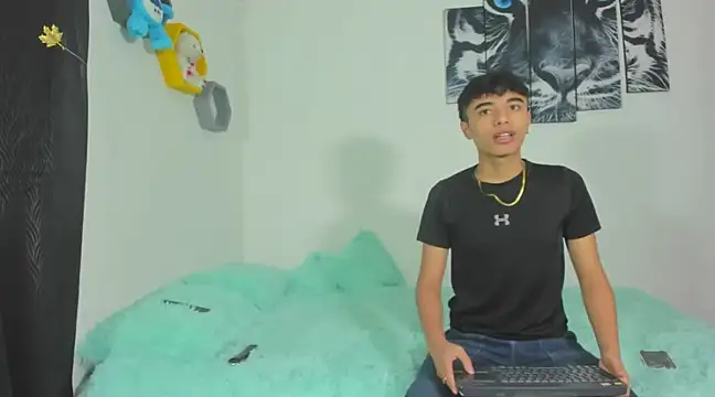 Snapshot of Maxxi_hot23 chatting on March 9, 2025, 12:31 pm Maxxi hot23 online show from March 9, 2025, 12:31 pm