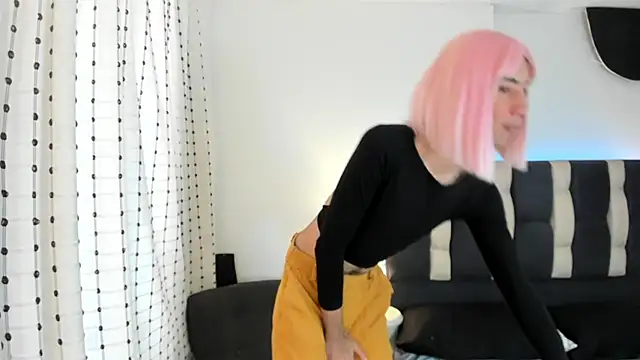 loverisu-coral online show from October 4, 2025, 7:34 pm