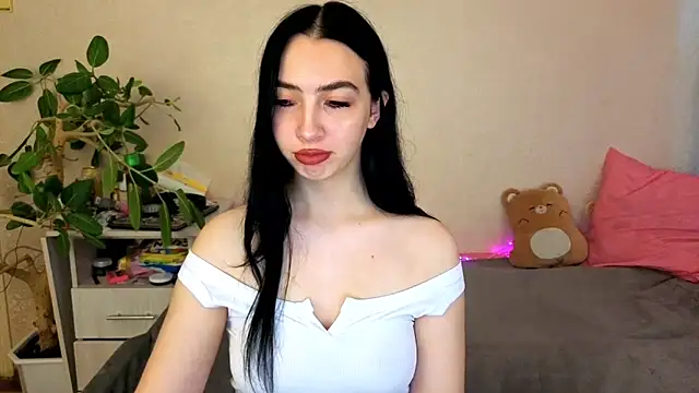 WildKittenX  online show from May 18, 2026, 5:24 am