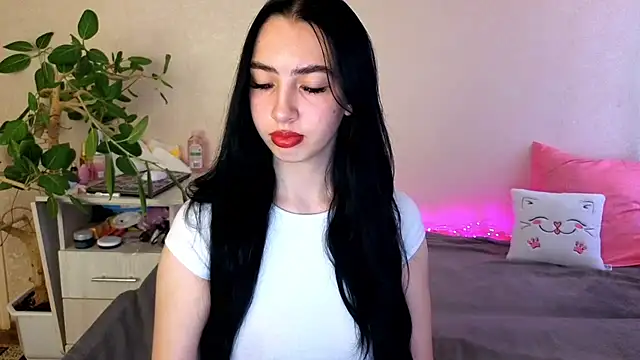WildKittenX  online show from May 25, 2026, 5:02 am