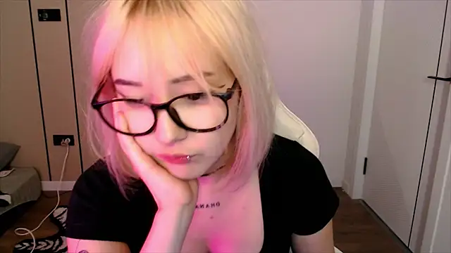 Snapshot of ka00ru_chan chatting on July 21, 2026, 1:24 pm ka00ru chan online show from July 21, 2026, 1:24 pm