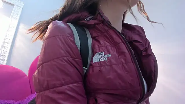 Bonniie 22 online show from September 16, 2025, 12:50 pm