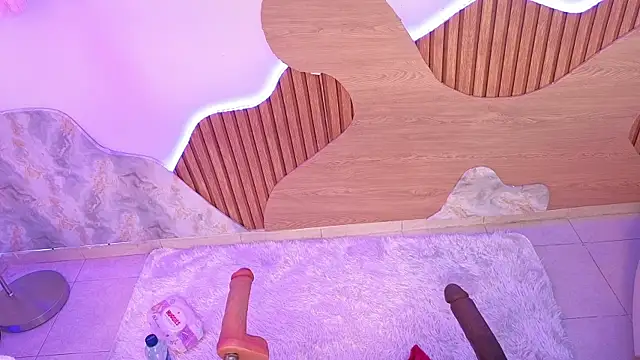 madisonjones- online show from April 16, 2026, 9:39 pm