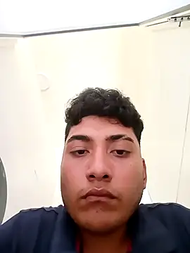 crisssalazar online show from September 12, 2025, 9:15 pm