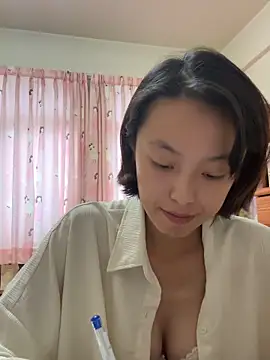 ladypaggy online show from December 14, 2025, 5:46 am