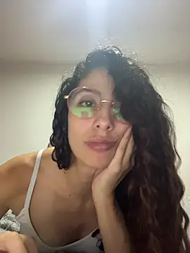 Snapshot of Angell-Bell- chatting on October 21, 2025, 2:01 am Angell-Bell- online show from October 21, 2025, 2:01 am
