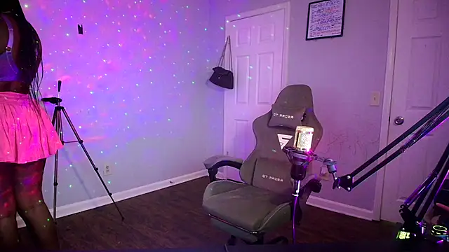 Snapshot of lovelyenigma365 chatting on April 5, 2026, 12:41 am lovelyenigma365 online show from April 5, 2026, 12:41 am