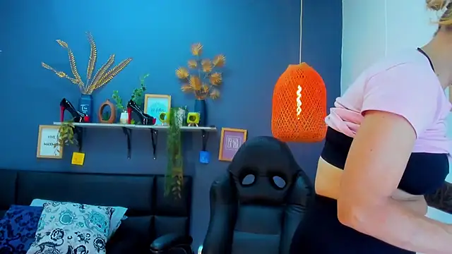 yessila parker online show from February 28, 2026, 9:54 am