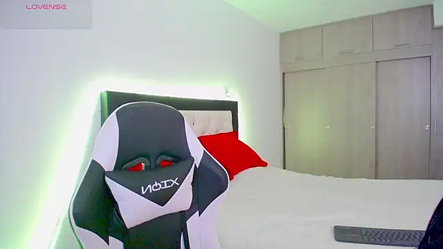 CarolinneFiotti online show from November 19, 2025, 2:50 pm