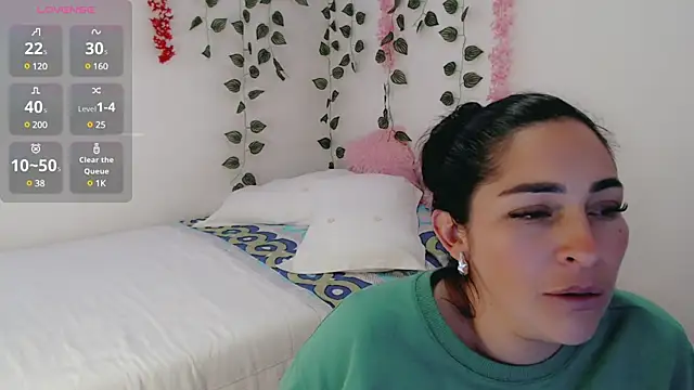 luna lgomez  online show from March 18, 2025, 5:21 pm