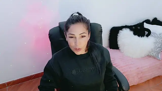 luna lgomez  online show from March 26, 2026, 1:55 am