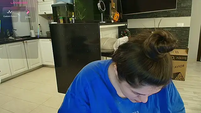 Layla- online show from February 3, 2026, 10:42 am