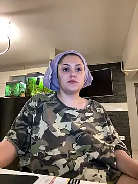 Snapshot of Layla- chatting on June 4, 2026, 6:25 pm Layla- online show from June 4, 2026, 6:25 pm