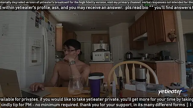 Snapshot of yetieater chatting on December 16, 2024, 9:31 pm yetieater online show from December 16, 2024, 9:31 pm