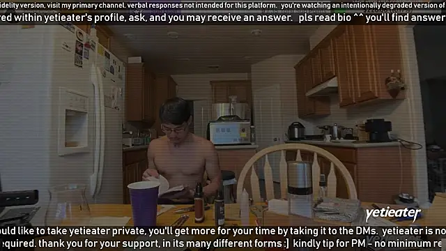 Snapshot of yetieater chatting on December 17, 2024, 10:32 pm yetieater online show from December 17, 2024, 10:32 pm