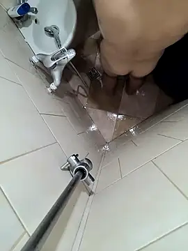 Snapshot of Nike-reactor chatting on December 22, 2025, 1:02 am Nike-reactor online show from December 22, 2025, 1:02 am