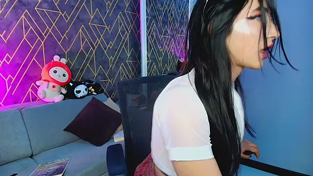 Tahara Romanov online show from September 25, 2025, 4:00 pm