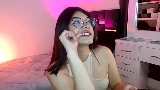 Snapshot of _Camilaaa_ chatting on October 10, 2025, 7:18 am  Camilaaa  online show from October 10, 2025, 7:18 am