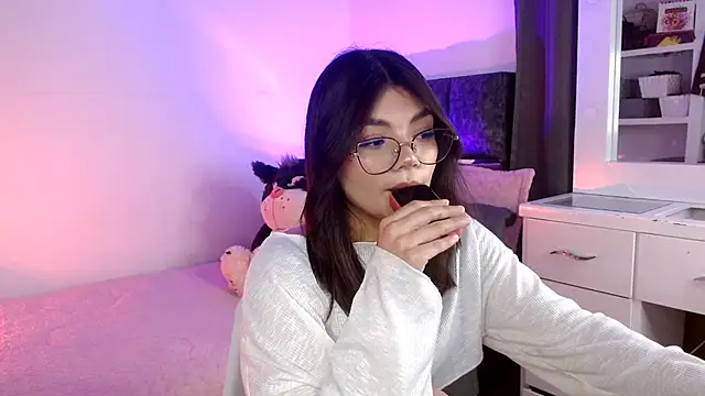 Snapshot of _Camilaaa_ chatting on October 25, 2025, 6:43 am  Camilaaa  online show from October 25, 2025, 6:43 am