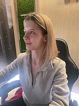 amorearte m online show from March 18, 2025, 11:09 pm