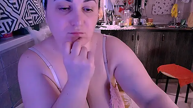 SoftLia online show from November 2, 2025, 11:40 pm