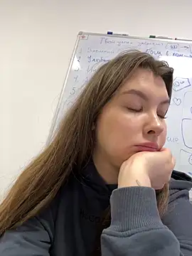 HannaJohnson online show from March 11, 2025, 9:34 am