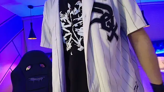 Snapshot of Andrew_Wolff chatting on November 5, 2025, 3:17 am Andrew Wolff online show from November 5, 2025, 3:17 am