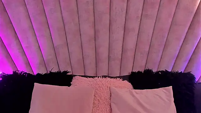 LunaSotto online show from October 24, 2025, 7:32 pm