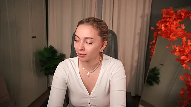 christie luv online show from November 14, 2025, 2:27 pm