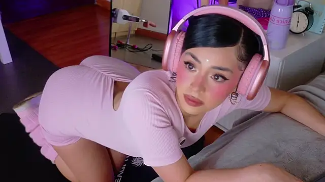 SaritaBratz online show from May 27, 2026, 11:02 pm