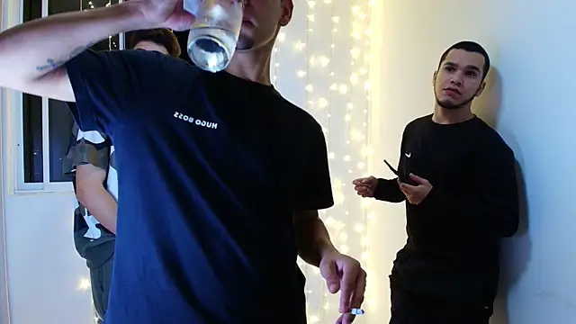 Snapshot of Miguel_bigcock chatting on January 18, 2026, 3:43 am Miguel bigcock online show from January 18, 2026, 3:43 am