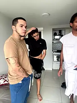 Snapshot of Miguel_bigcock chatting on January 18, 2026, 9:07 pm Miguel bigcock online show from January 18, 2026, 9:07 pm