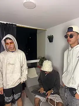 Snapshot of Miguel_bigcock chatting on February 3, 2026, 4:54 am Miguel bigcock online show from February 3, 2026, 4:54 am