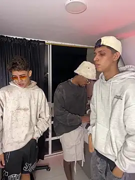 Snapshot of Miguel_bigcock chatting on February 3, 2026, 6:22 am Miguel bigcock online show from February 3, 2026, 6:22 am