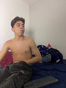 Snapshot of Miguel_bigcock chatting on February 4, 2026, 4:40 am Miguel bigcock online show from February 4, 2026, 4:40 am