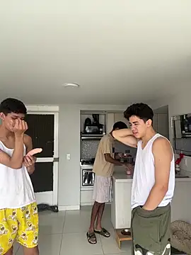 Snapshot of Miguel_bigcock chatting on February 18, 2026, 4:47 pm Miguel bigcock online show from February 18, 2026, 4:47 pm