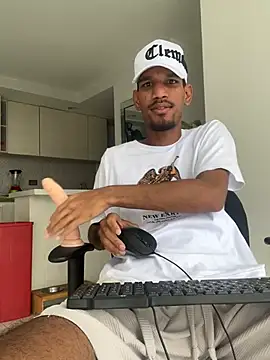 Snapshot of Miguel_bigcock chatting on February 19, 2026, 3:19 pm Miguel bigcock online show from February 19, 2026, 3:19 pm