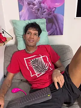 Snapshot of Miguel_bigcock chatting on April 15, 2026, 3:24 am Miguel bigcock online show from April 15, 2026, 3:24 am