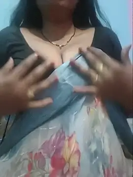 Snapshot of Sexyradha_ chatting on July 21, 2026, 5:43 am Sexyradha online show from July 21, 2026, 5:43 am