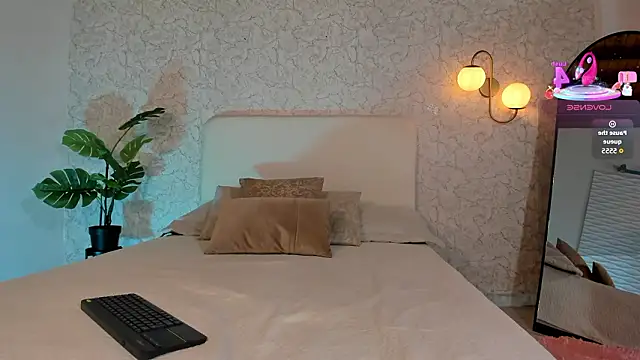 Snapshot of alanarouge chatting on March 6, 2026, 3:08 pm alanarouge online show from March 6, 2026, 3:08 pm