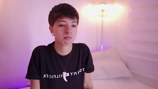 Snapshot of tommy_blue chatting on February 2, 2026, 4:27 pm tommy blue online show from February 2, 2026, 4:27 pm