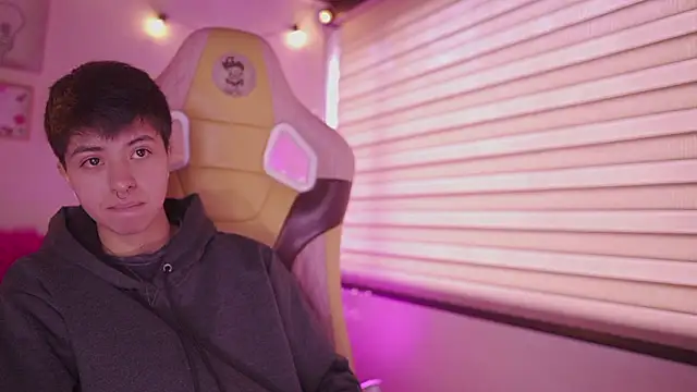 Snapshot of tommy_blue chatting on February 3, 2026, 2:55 pm tommy blue online show from February 3, 2026, 2:55 pm