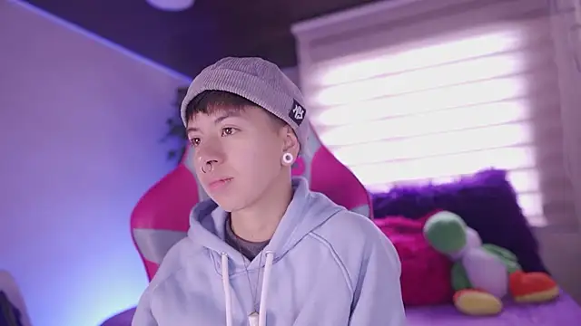 Snapshot of tommy_blue chatting on February 21, 2026, 2:07 pm tommy blue online show from February 21, 2026, 2:07 pm