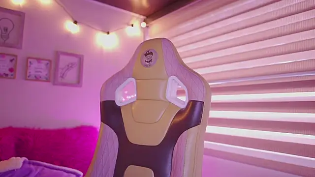 Snapshot of tommy_blue chatting on February 23, 2026, 12:57 pm tommy blue online show from February 23, 2026, 12:57 pm