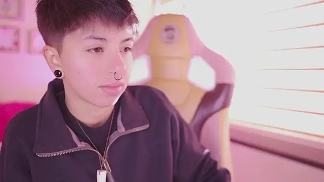 Snapshot of tommy_blue chatting on February 26, 2026, 12:26 pm tommy blue online show from February 26, 2026, 12:26 pm