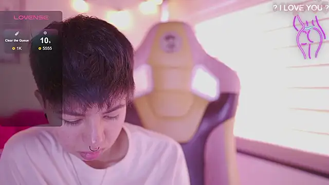 Snapshot of tommy_blue chatting on February 27, 2026, 3:01 pm tommy blue online show from February 27, 2026, 3:01 pm